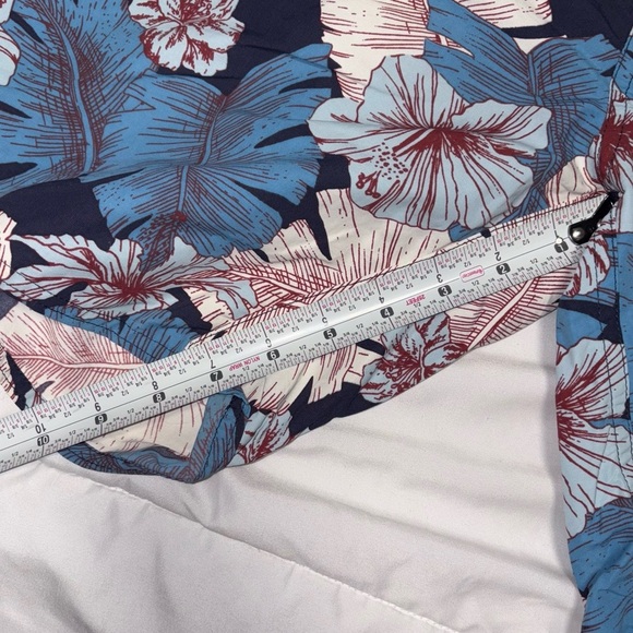 Patagonia 🌺 Board Shorts Mens Size 32 Wavefarer Printed Floral Palm Hawaiian - Picture 3 of 6